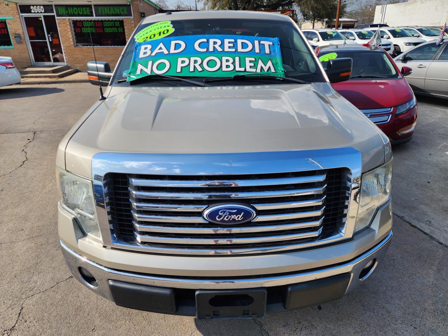 2010 GOLD Ford F-150 XLT (1FTEW1C81AF) , AUTO transmission, located at 2660 S.Garland Avenue, Garland, TX, 75041, (469) 298-3118, 32.885551, -96.655602 - Photo#8